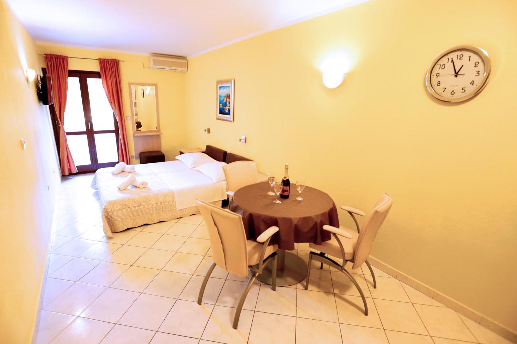 Beach Apartments Vlado Podstrana Luaran gambar